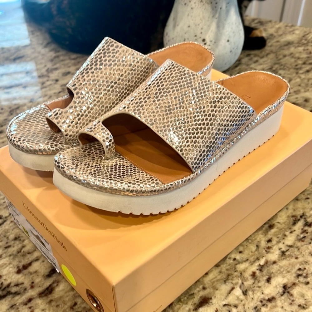 Stylish Snake Print Wedge Sandals